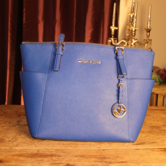 Michael Kors Handbags - Michael Kors Jet Set East West Top Zip